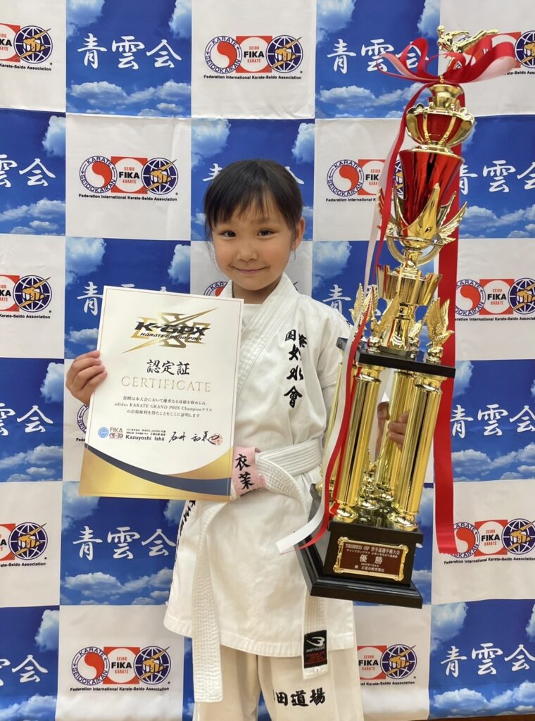 令和7年7月6日　 大阪府堺市
タフネスカップ空手道選手権大会
主催　正道会館　青谷道場

小学1年女子上級の部
　優勝　彈上原衣茉