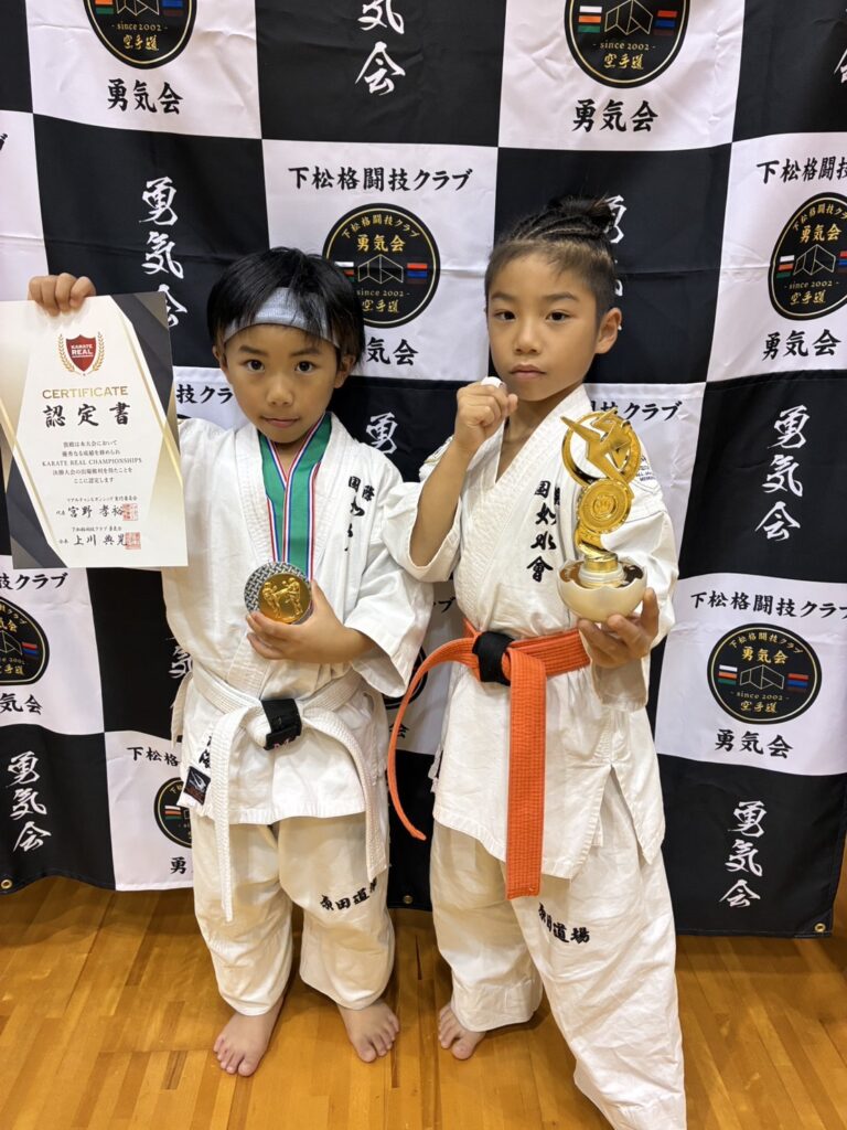 リアルチャンピオンシップ　中国ファイナルカップ

2025年11月3日（山口県）

初中級小学１年生男子　優勝　蒼森龍海

（権利）小学３年生男子クラス　優勝　蒼森龍樹