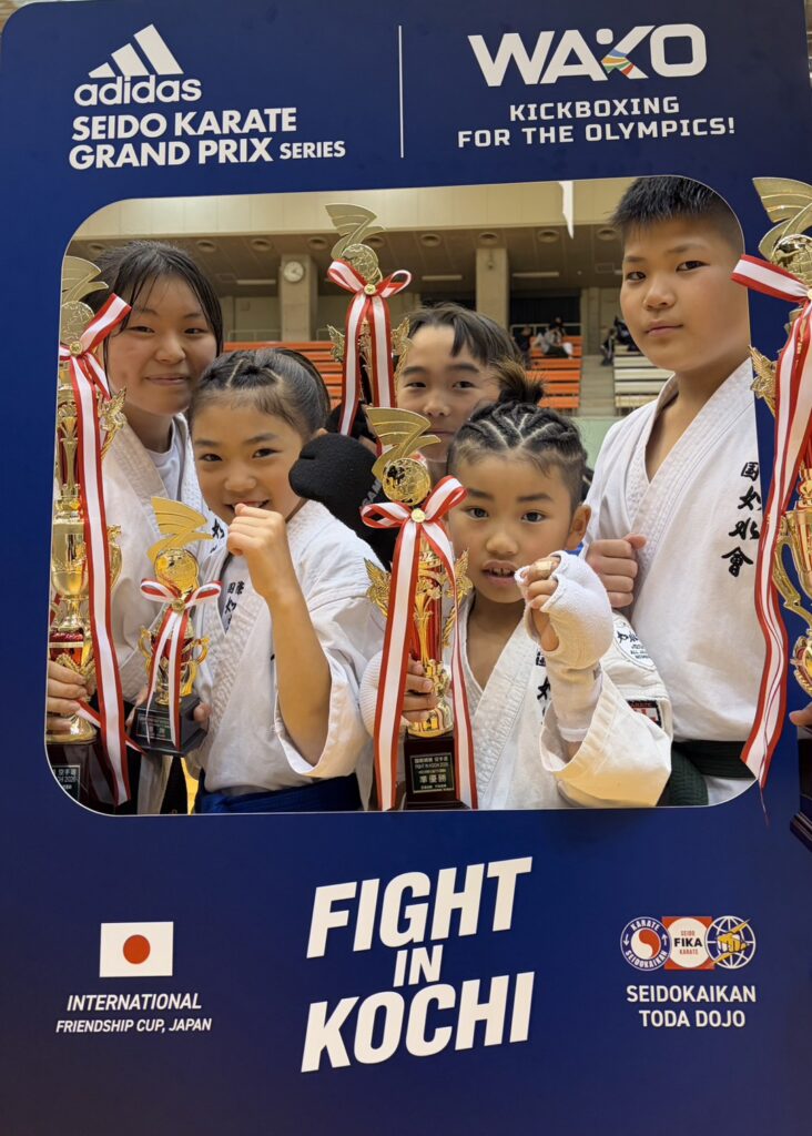 正道会館高知県大会

2026年4月26日

小学４年女子中級軽量級　　優　勝　大西愛蘭

小学２年男子上級重量級　　準優勝　蒼森龍海
小学４年男子上級重量級　　準優勝　山本　蓮

小学５年男子上級重量級　　優　勝　中川遙己

一般女子　上級軽量級　　　優　勝　松岡心桜