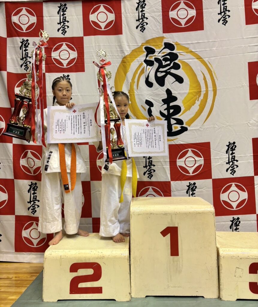 2026全日本少年少女極真空手道選手権大会

2026年7月11日

小学２年　準優勝　彈上原衣茉

小学３年　準優勝　神田澪愛