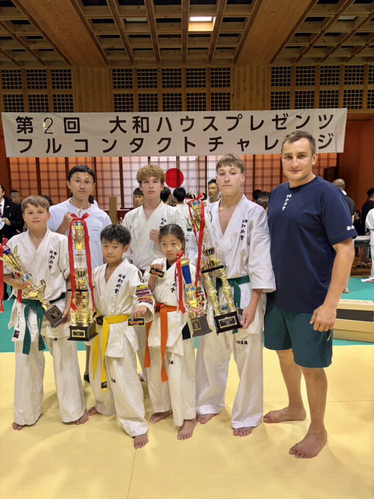 第二回大和ハウスプレゼンツ フルコンタクトチャレンジ

2026年8月9日

小学３年女子上級
　優勝　　神田　澪愛

小学５年男子上級
　優勝　　神田　蓮生

中学２.３年男子上級無差別
　優　勝　　ニキータ
　準優勝　　アルタース