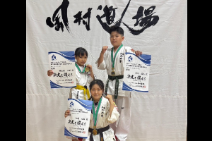 第3回 西日本空手道選手権大会 白龍杯 2026年9月27日(兵庫県) 小学2年女子上級 優勝 彈正原 衣茉 小学5年男子上級重量級 優勝 中川 遥己 高校生女子上級 優勝 松岡 心桜
